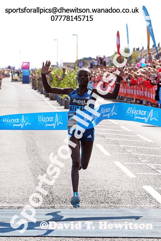 Mary Keitany wins the womens 2014 BUPA Great North Run. Photo: David T. Hewitson/Sports for All Pics